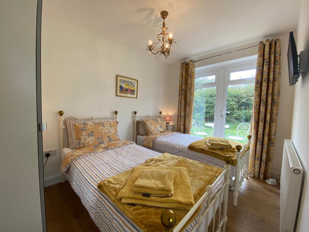 Seaview Self-Catering Coastal Bungalow In Rural West Wight Freshwater Exteriör bild