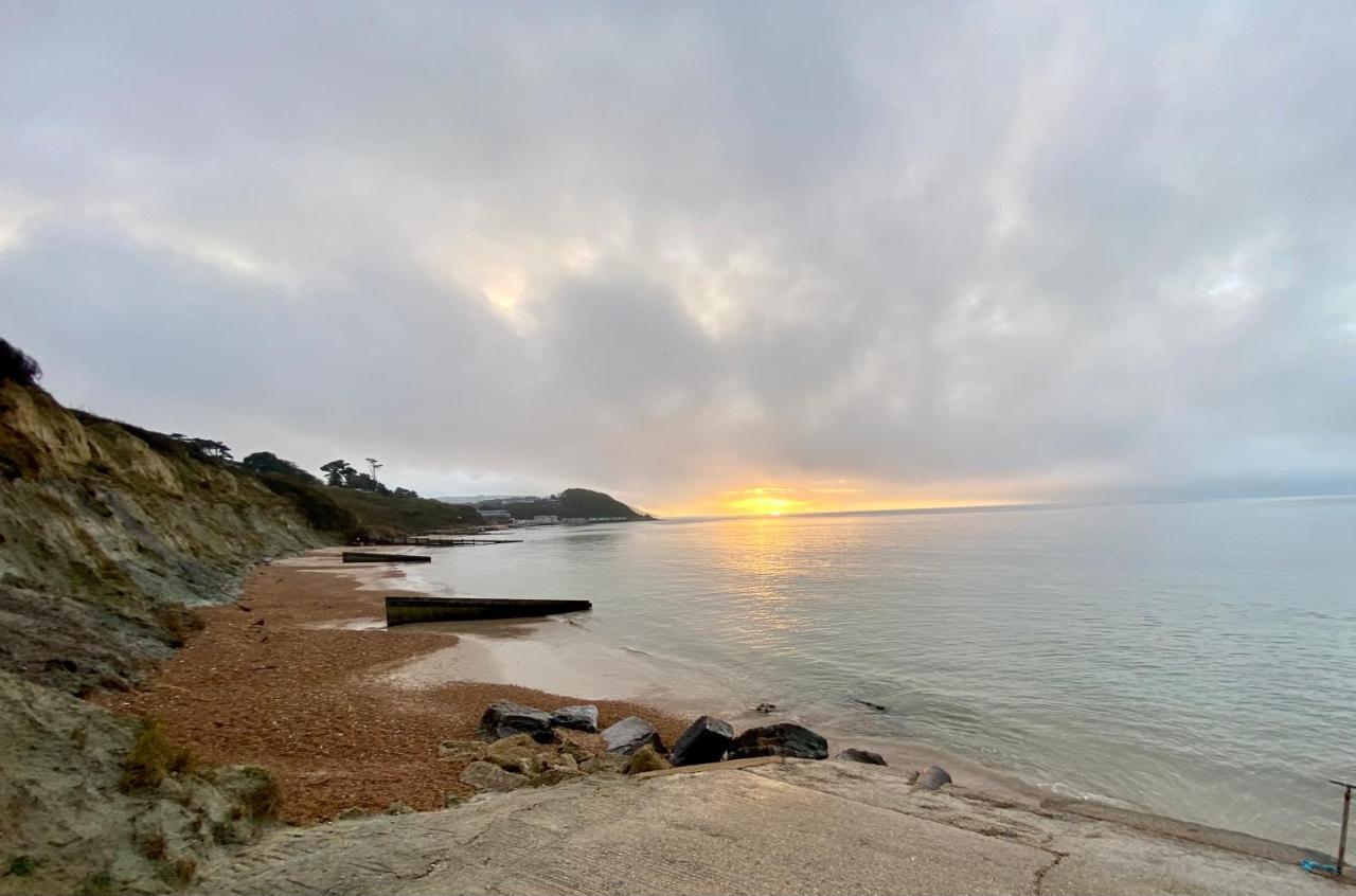 Seaview Self-Catering Coastal Bungalow In Rural West Wight Freshwater Exteriör bild