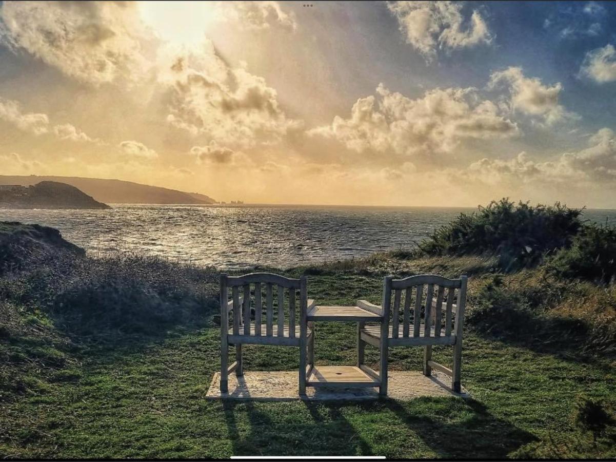 Seaview Self-Catering Coastal Bungalow In Rural West Wight Freshwater Exteriör bild