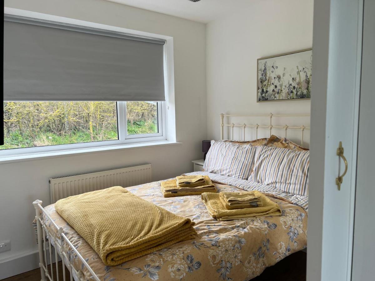 Seaview Self-Catering Coastal Bungalow In Rural West Wight Freshwater Exteriör bild