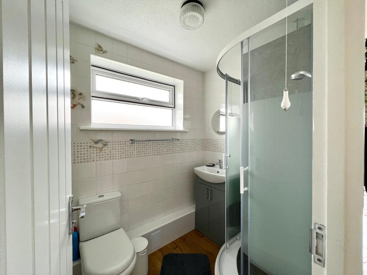 Seaview Self-Catering Coastal Bungalow In Rural West Wight Freshwater Exteriör bild