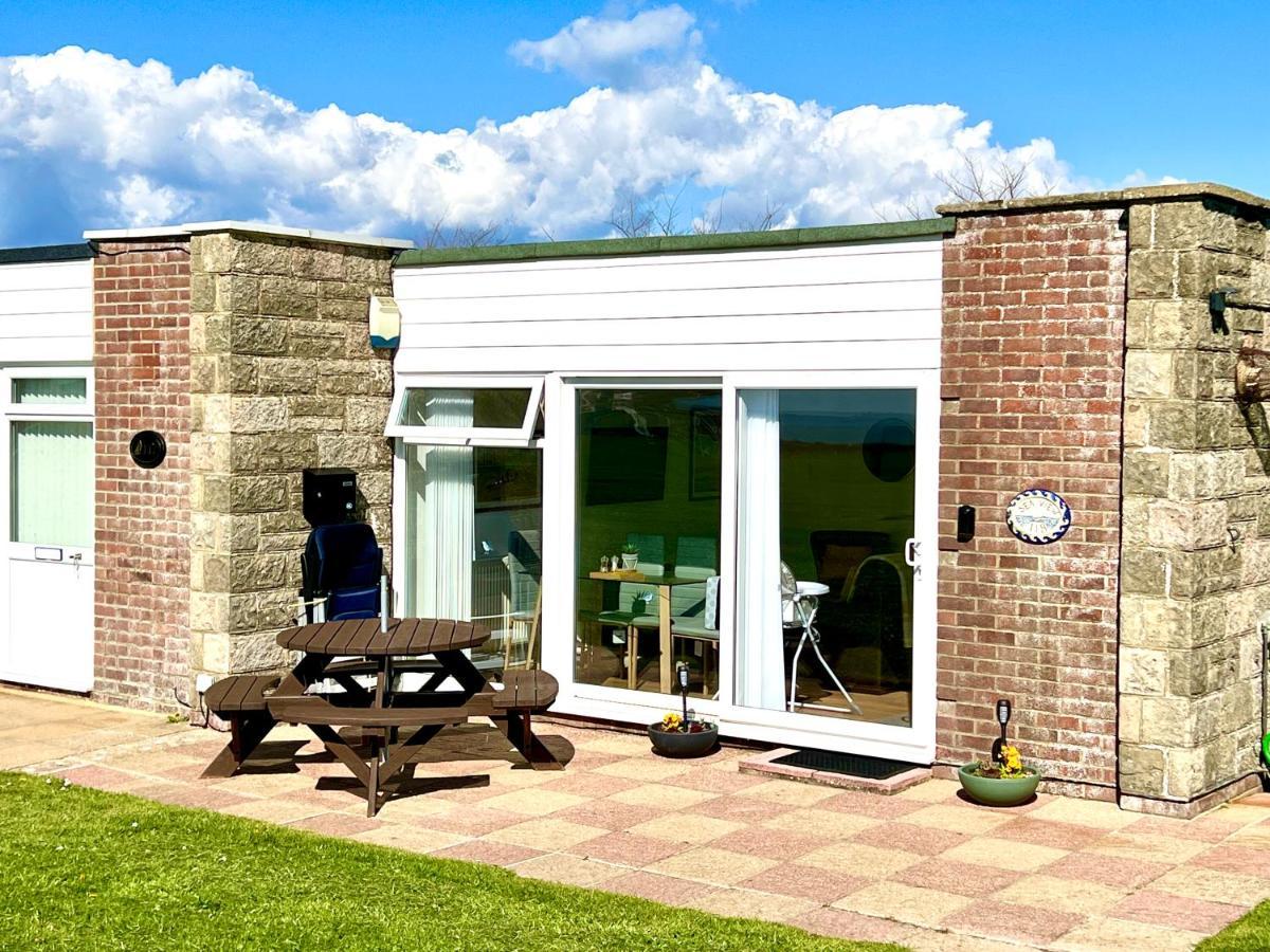 Seaview Self-Catering Coastal Bungalow In Rural West Wight Freshwater Exteriör bild